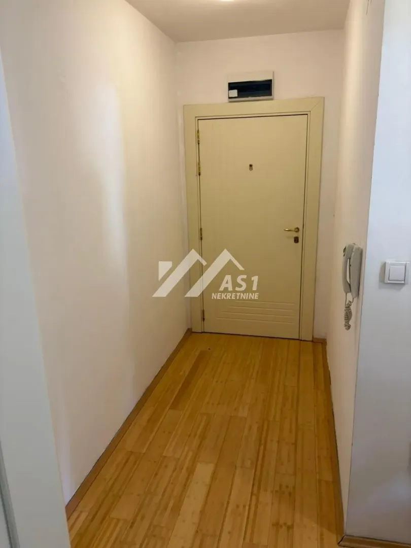 Izdavanje, dvosoban stan, 52m², Nova Detelinara, Novi Sad Sve Podlokacije