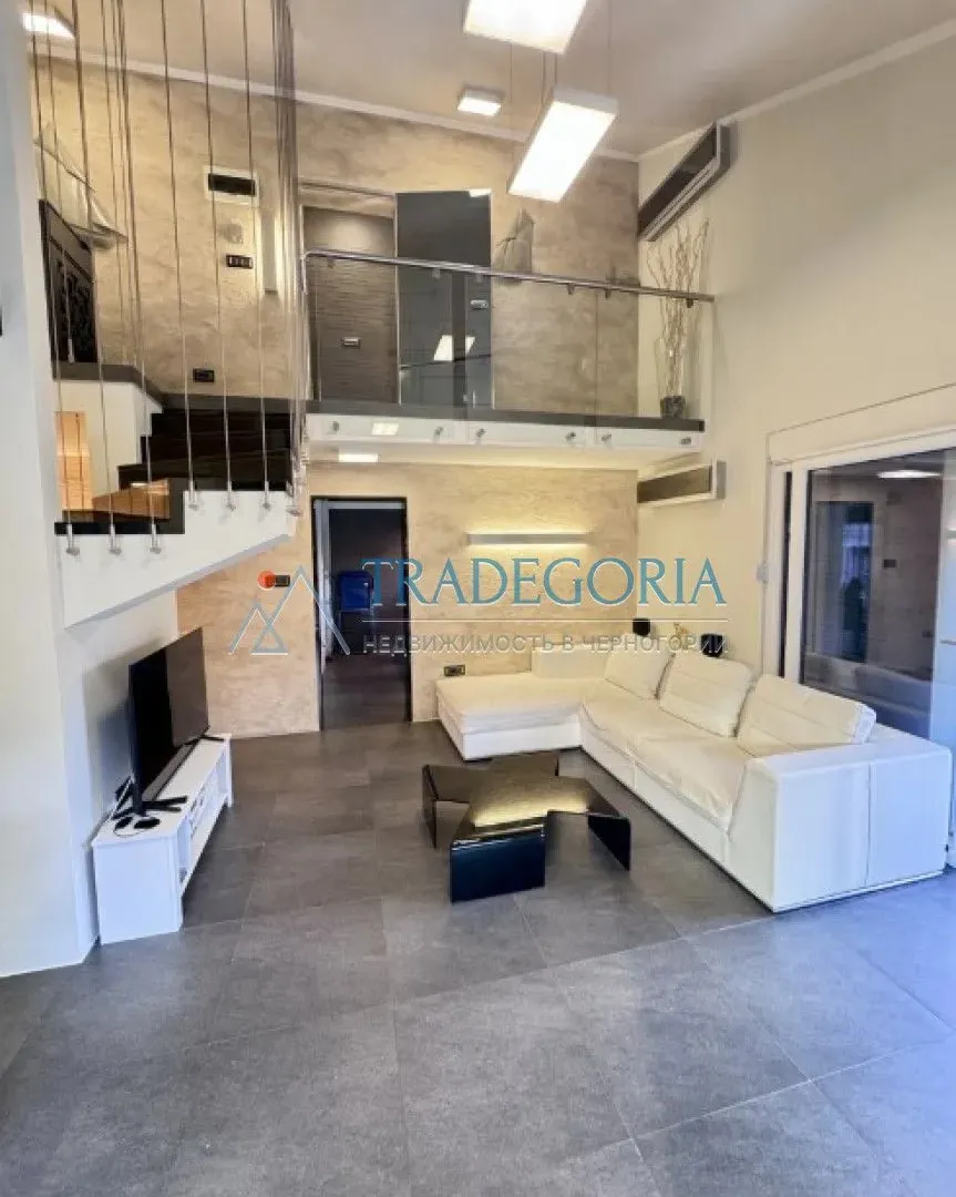 Prodaja, dvosoban stan, 129m², Dobrota, Kotor