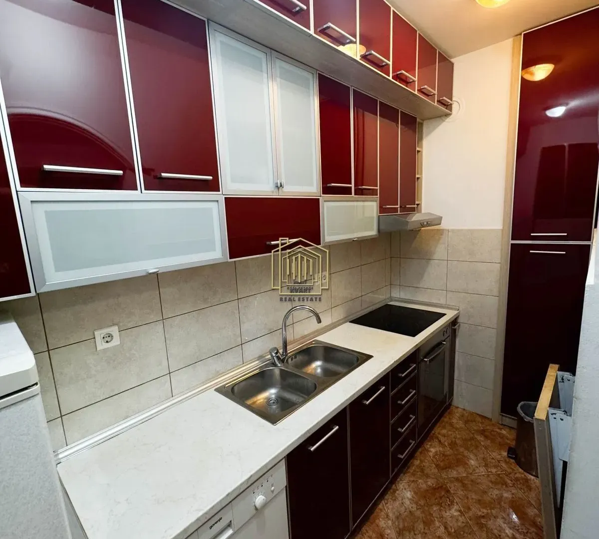 Izdavanje, dvosoban stan, 60m², Blok 9, Podgorica