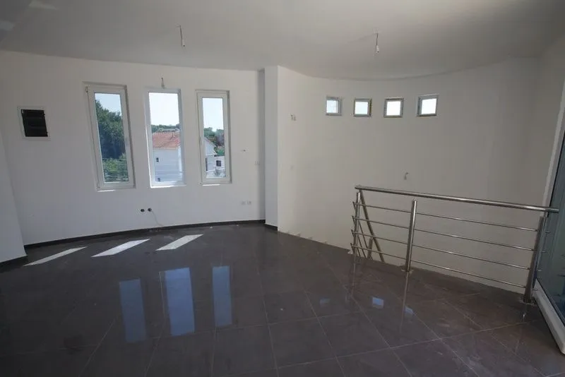 Sale, house, 404m², Utjeha, Bar