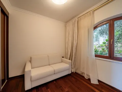 Sale, three bedroom apartment, 86m², Petrovac, Budva - image 16