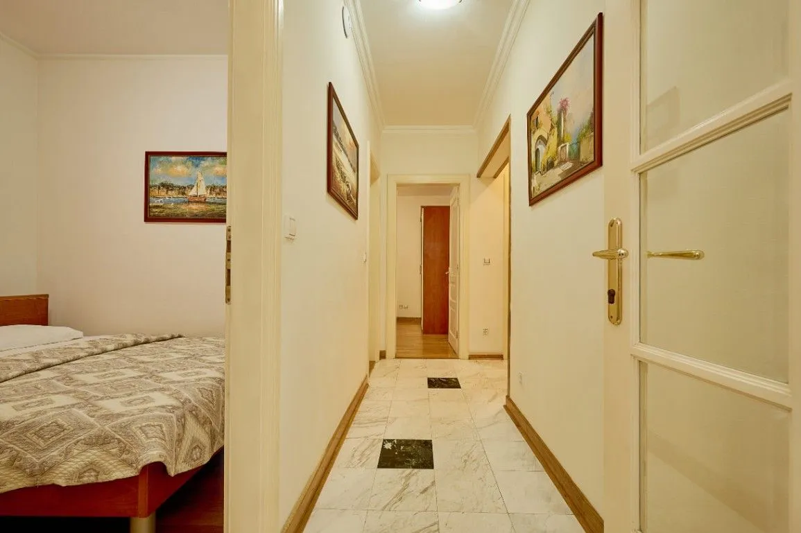 Sale, four bedroom apartment, 89m², Sveti Stefan, Budva