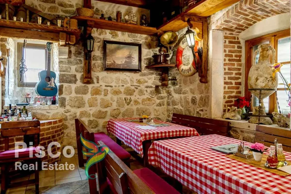 Sale, house, 325m², Kotor, Crna Gora