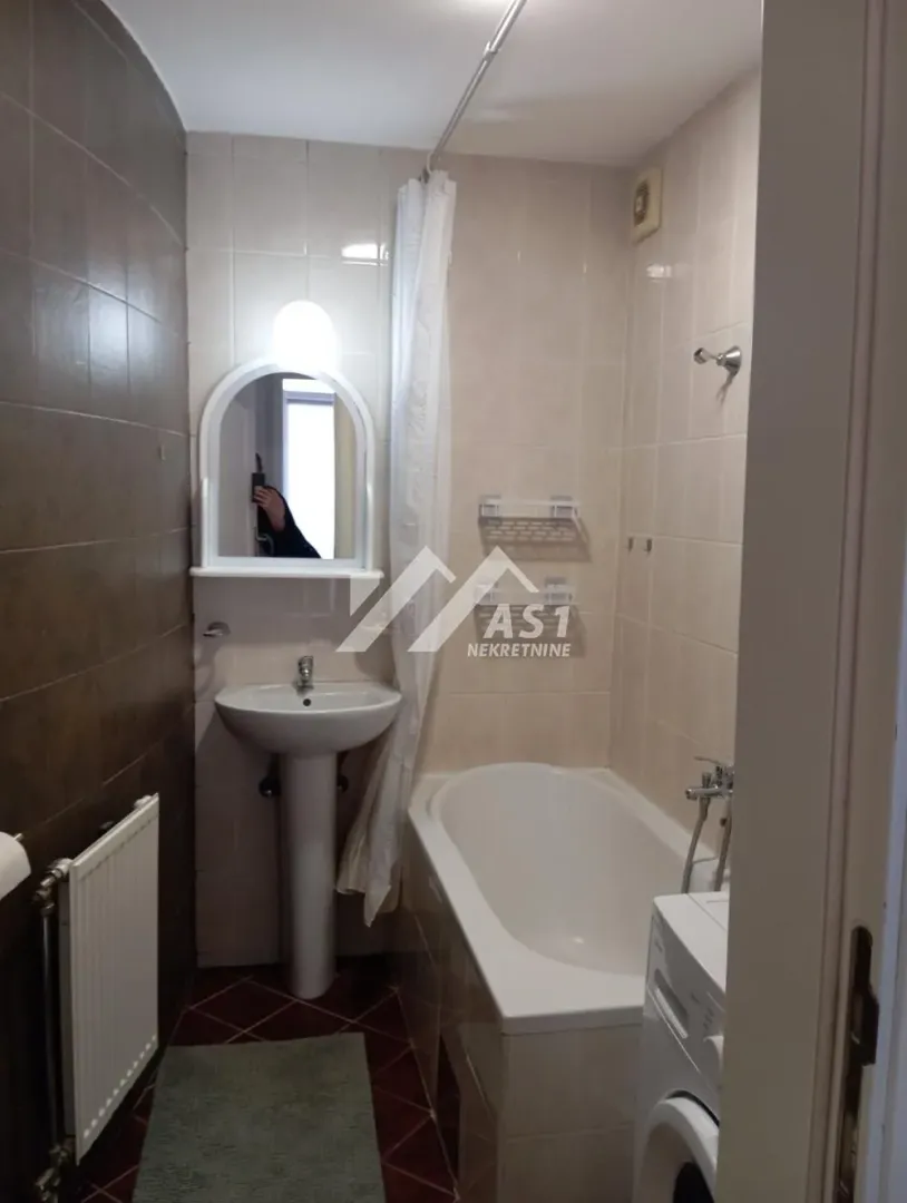Izdavanje, dvosoban stan, 45m², Nova Detelinara, Novi Sad Sve Podlokacije