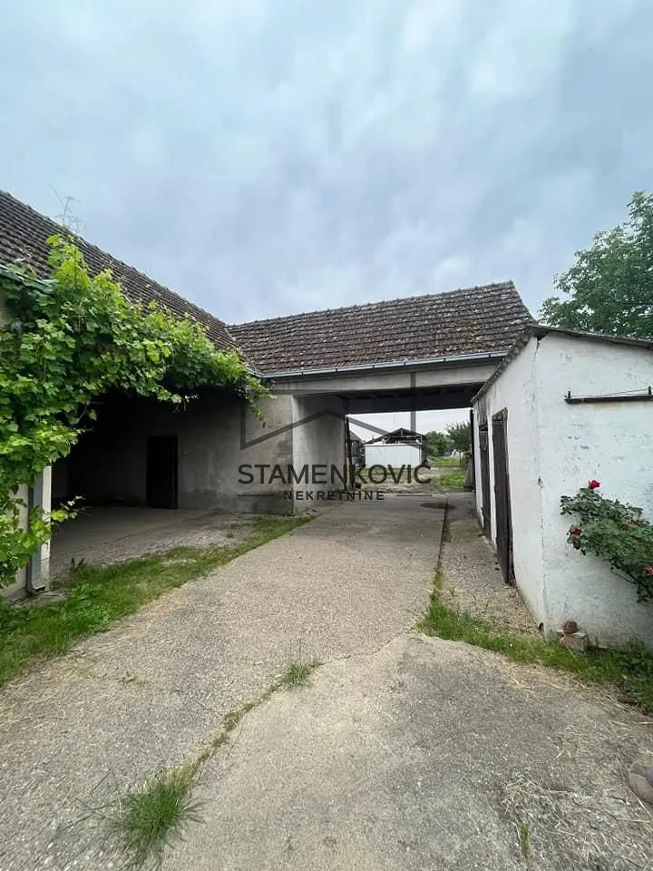 Prodaja, kuća, 277m², Bingula, Šid