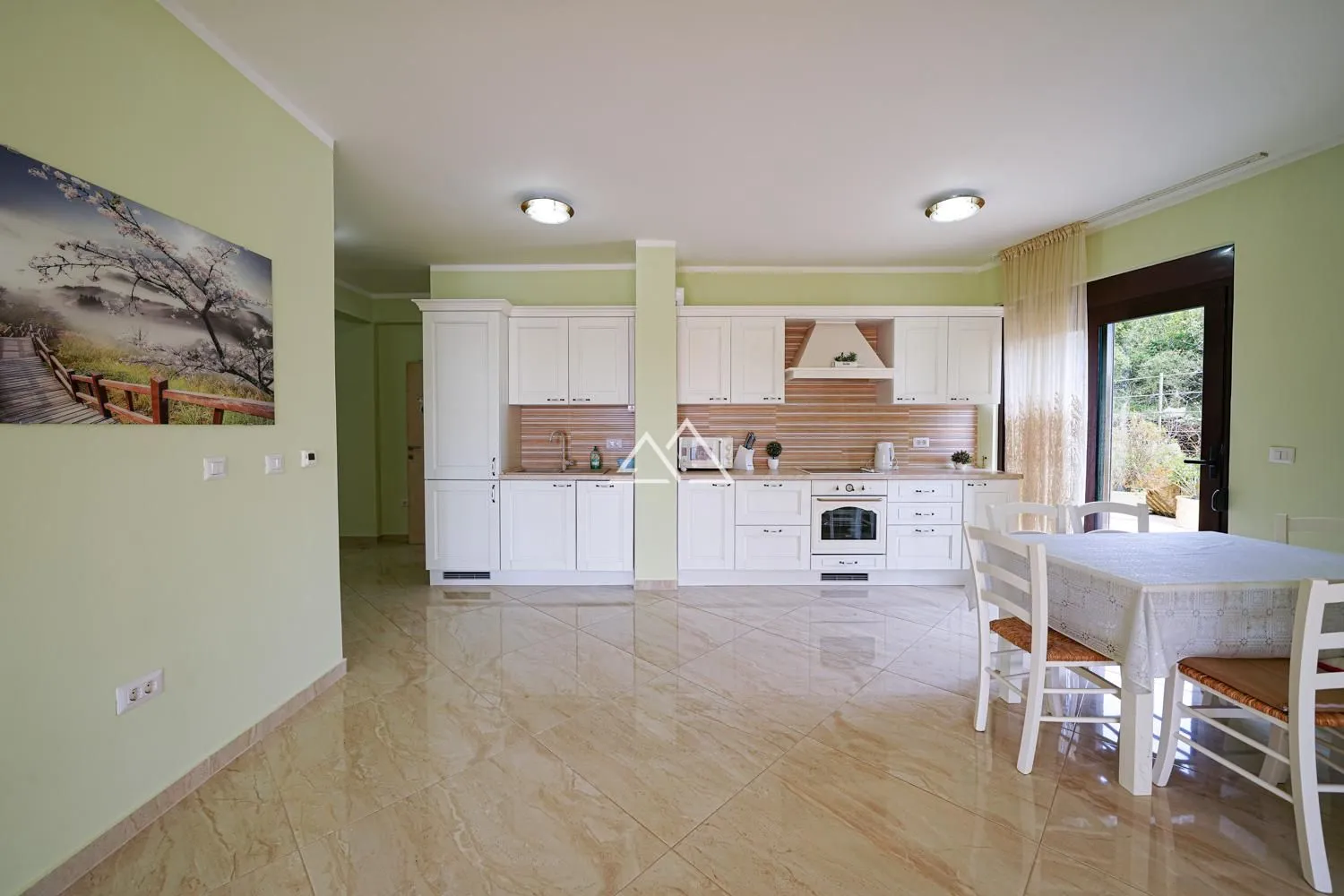Prodaja, dvosoban stan, 242m², Dobra Voda, Budva