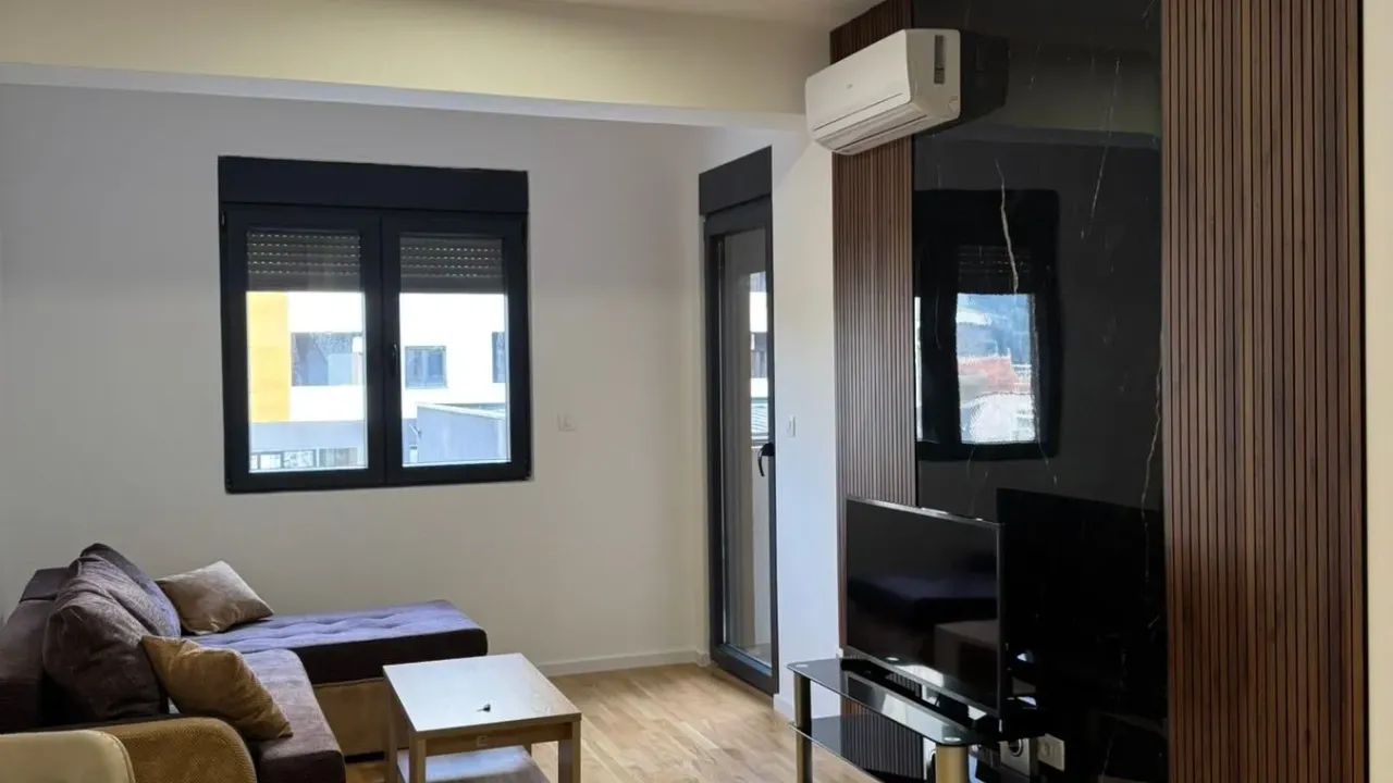 Izdavanje, jednosoban stan, 43m², Stari Aerodrom, Podgorica