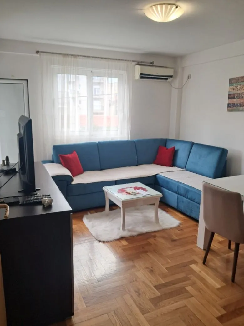 Izdavanje, dvosoban stan, 50m², Stari Aerodrom, Podgorica