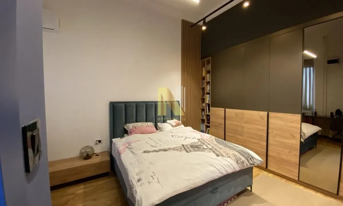 Izdavanje, dvosoban stan, 49m², Centar, Novi Sad