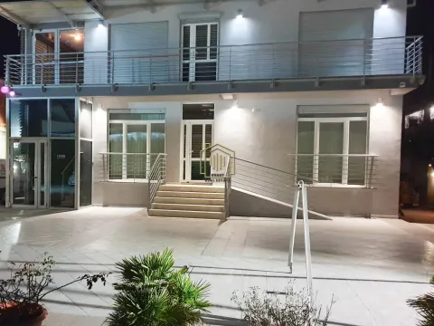 Izdavanje, poslovni prostor, 86m², Gornja Gorica, Podgorica - image 8