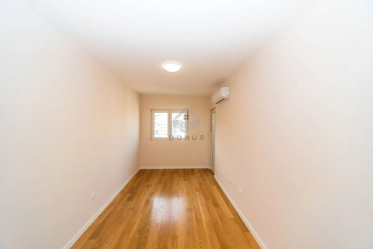 Izdavanje, poslovni prostor, 95m², Central Point, Podgorica