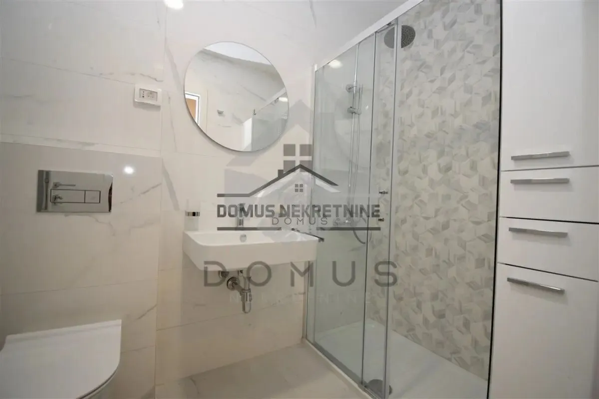 Izdavanje, jednosoban stan, 50m², Central Point, Podgorica