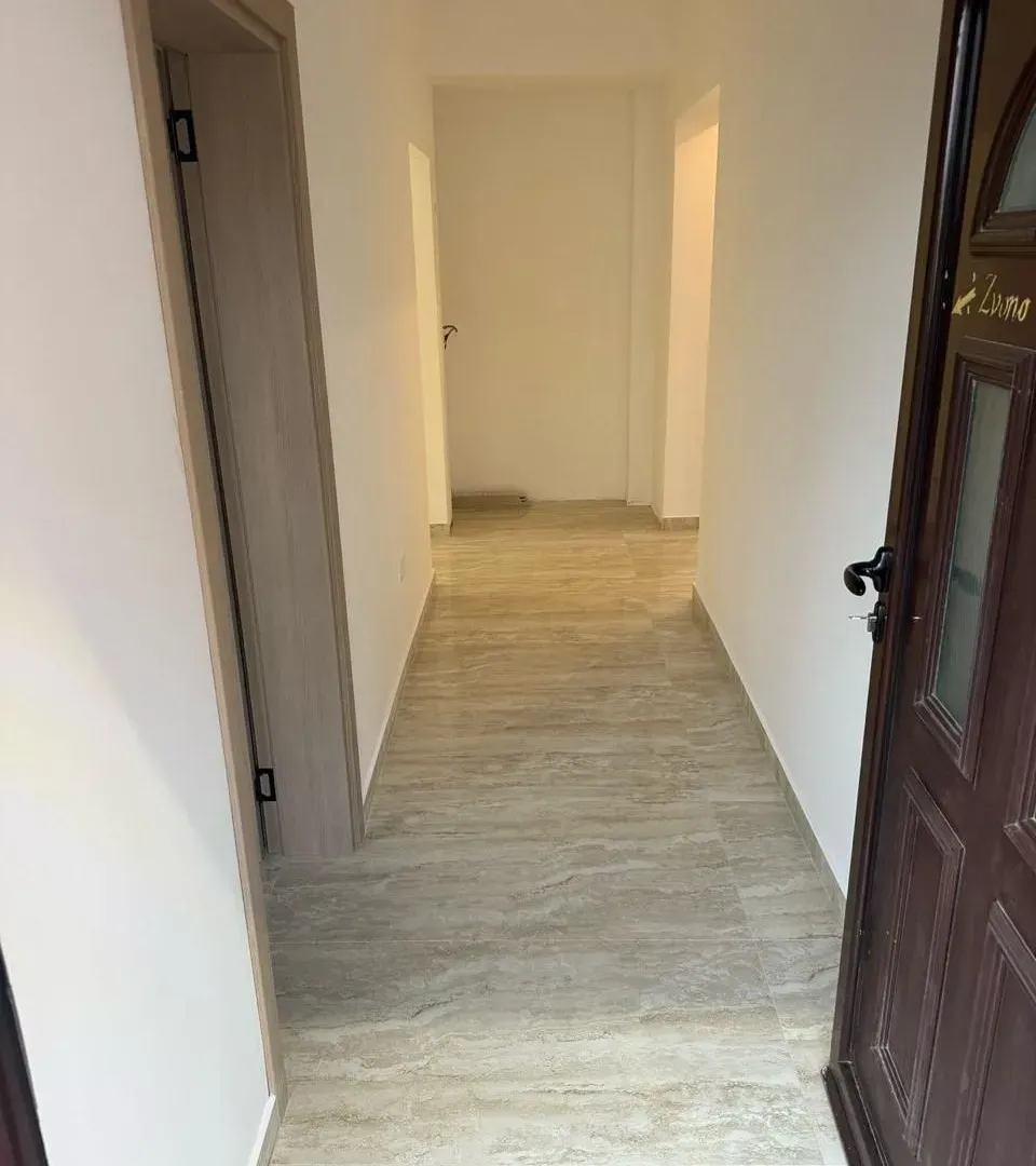 Prodaja, trosoban stan, 78m², Centar, Tivat