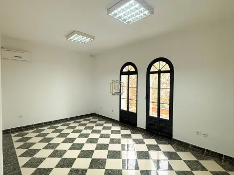 Rent, office space, 22m², Centar, Nikšić - image 2
