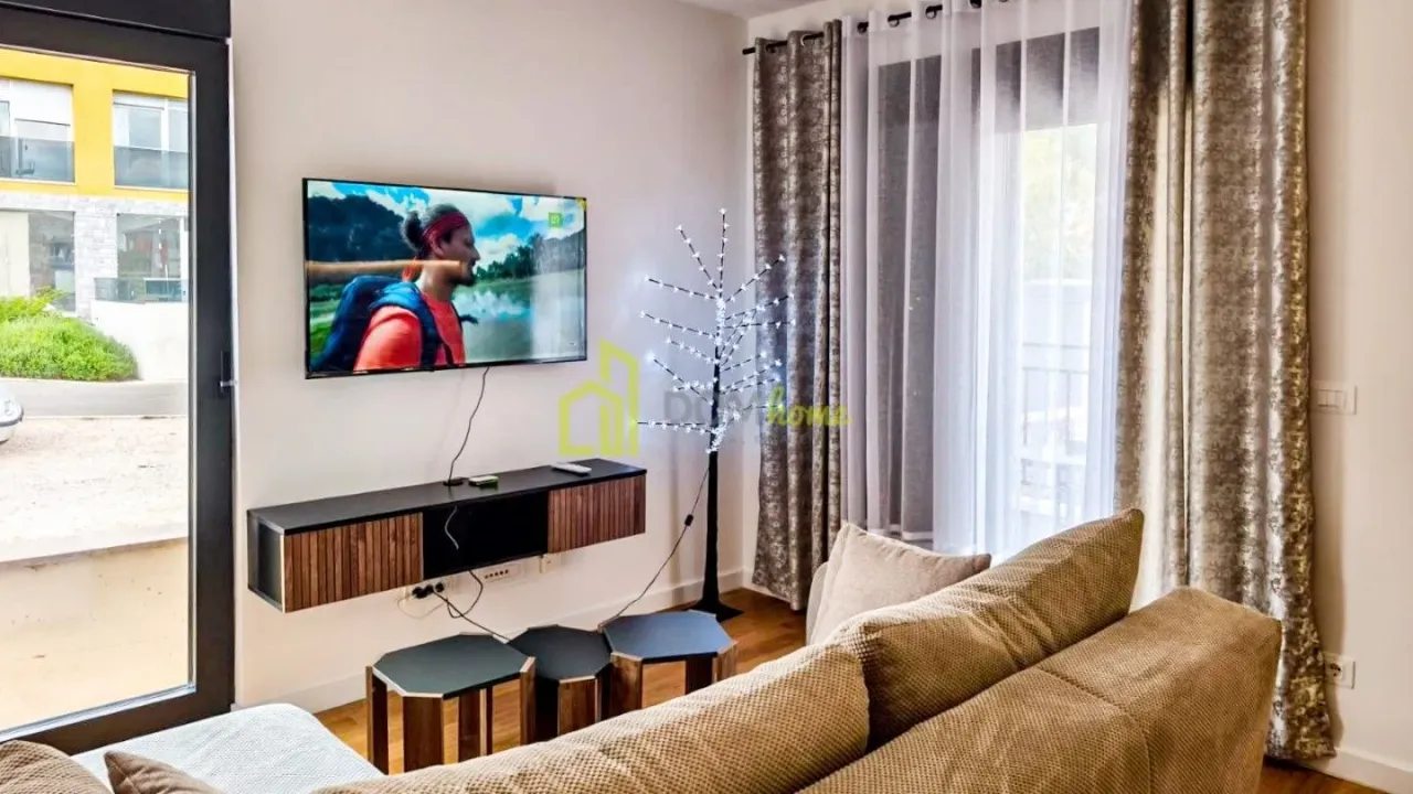 Izdavanje, dvosoban stan, 54m², Bijela, Herceg Novi