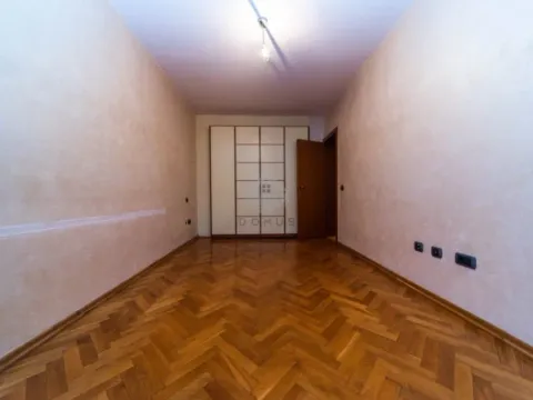 Prodaja, četvorosoban stan, 355m², Preko Morače, Podgorica - image 12