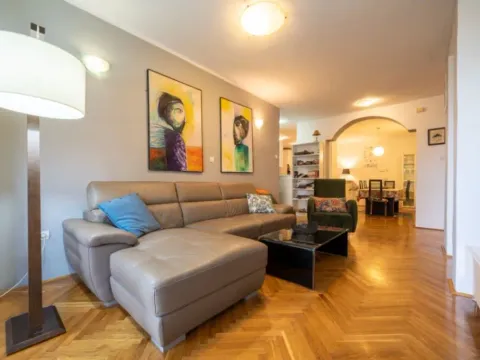 Izdavanje, trosoban stan, 120m², Gorica C, Podgorica - image 2