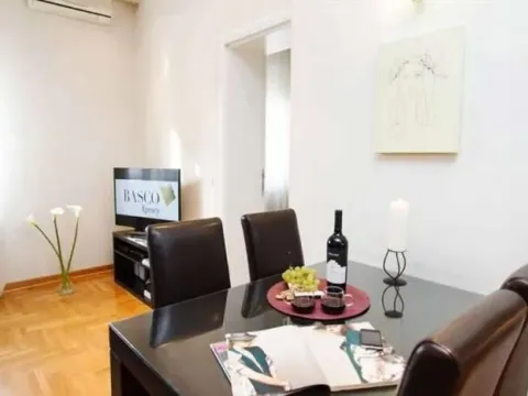 Izdavanje, trosoban stan, 56m², Stari Grad, Beograd - image 10