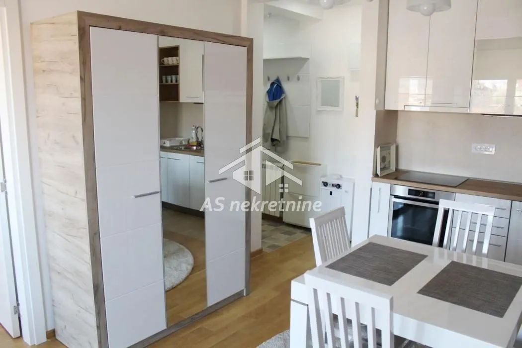 Izdavanje, dvosoban stan, 50m², Lekino Brdo, Voždovac Sve Podlokacije