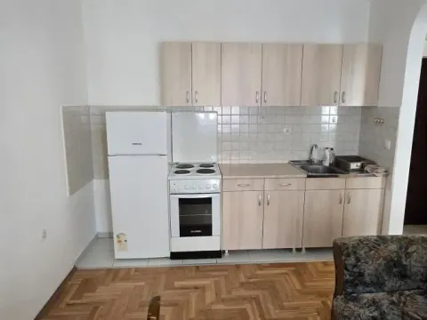 Rent, one bedroom apartment, 30m², Detelinara, Novi Sad Sve Podlokacije - image 1