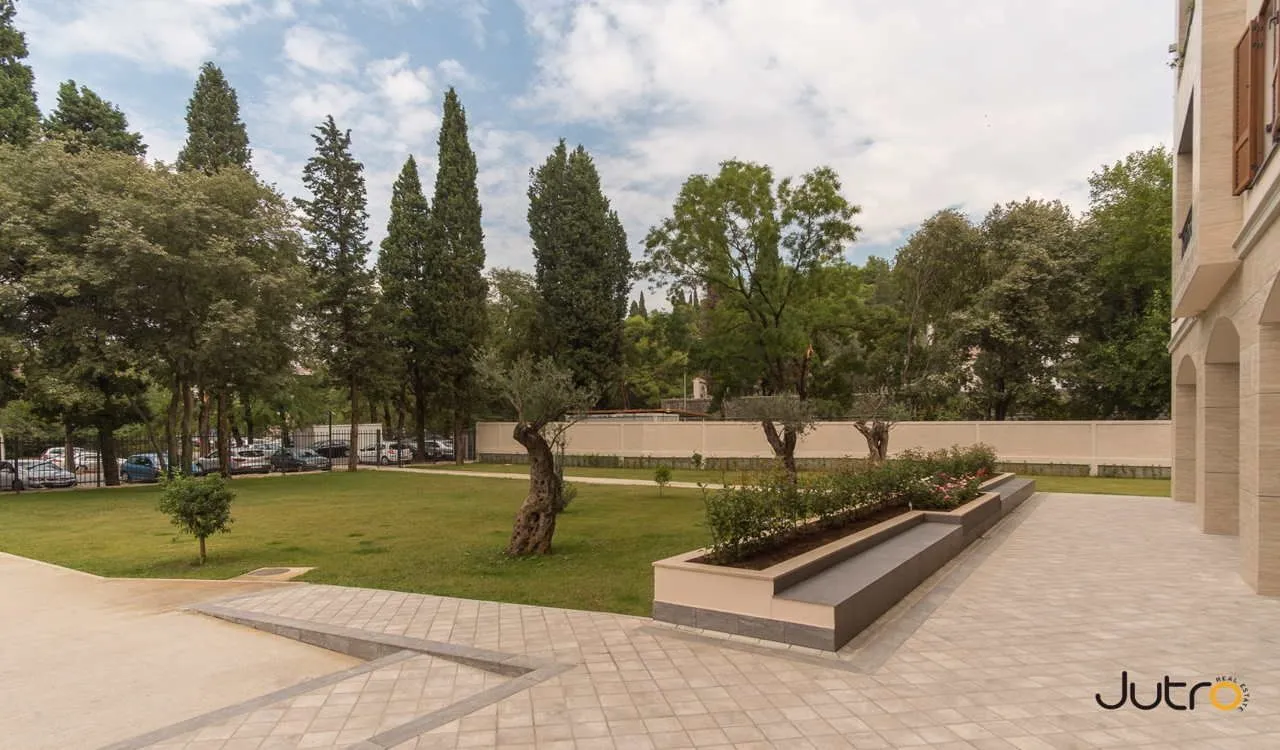 Izdavanje, jednosoban stan, 52m², Centar, Podgorica