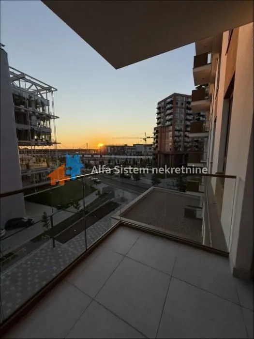 Izdavanje, trosoban stan, 71m², Savski Venac, Beograd