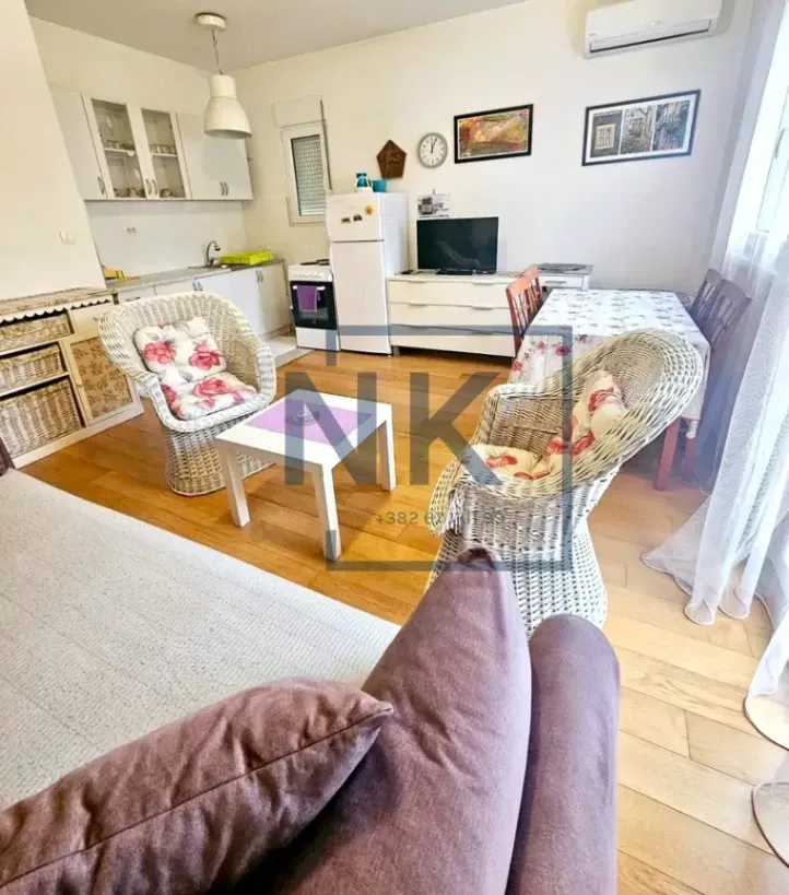 Izdavanje, jednosoban stan, 49m², Blok 9, Podgorica