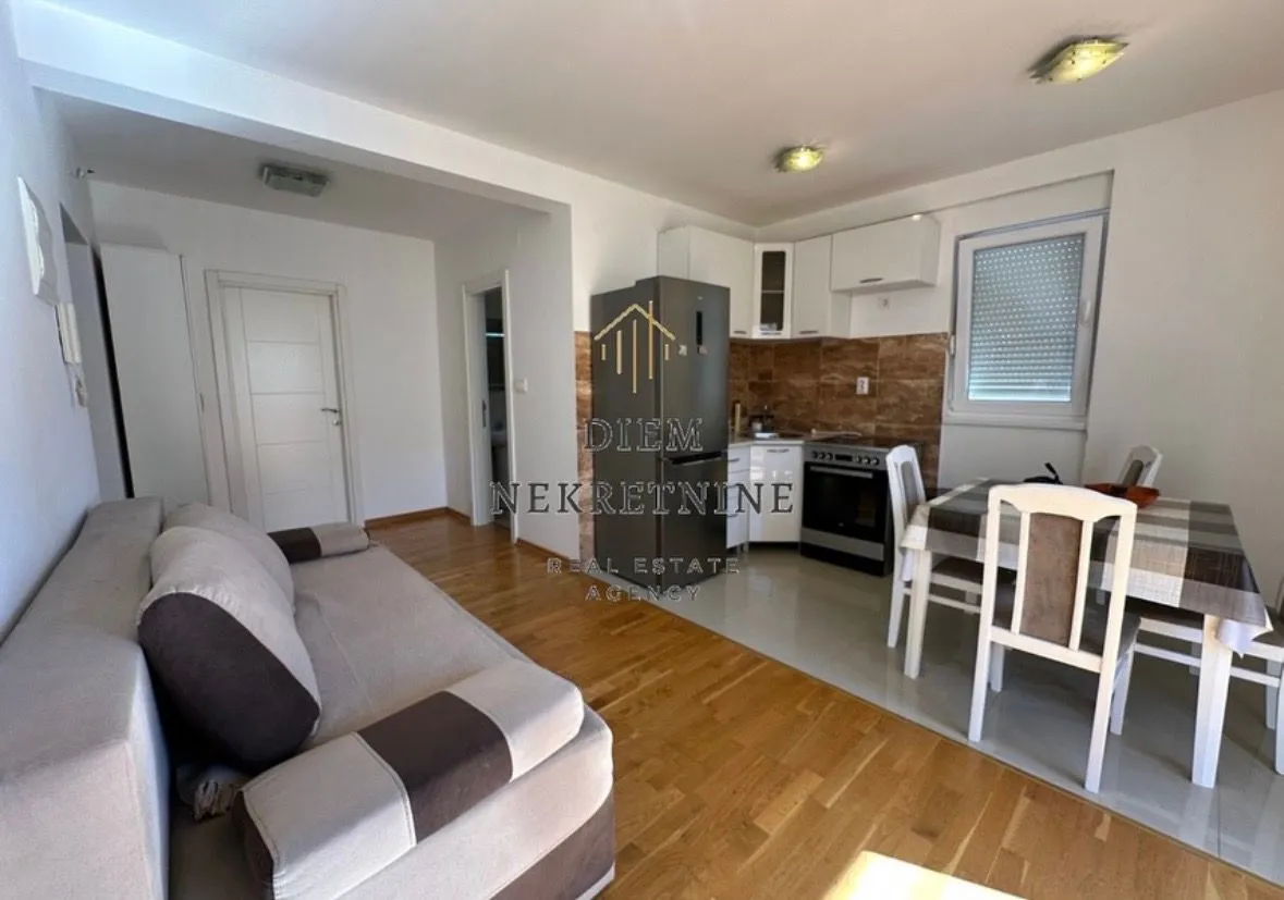 Izdavanje, dvosoban stan, 53m², Igalo, Herceg Novi