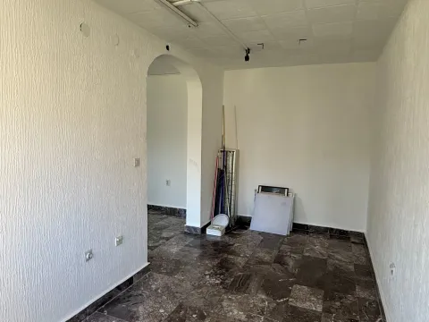 Izdavanje, poslovni prostor, 60m², Makedonsko naselje, Bar - image 13