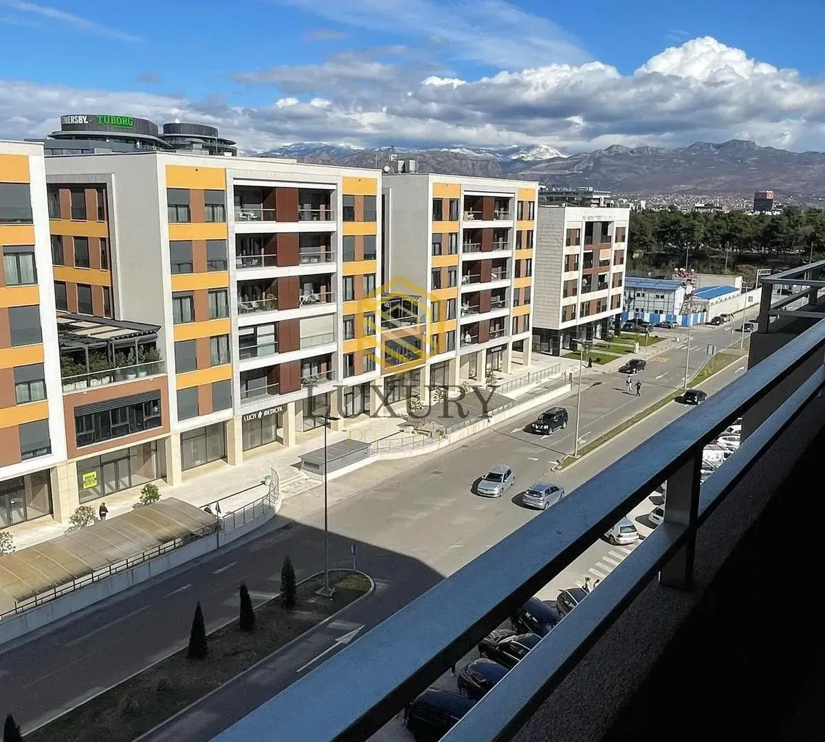 Izdavanje, jednosoban stan, 40m², Central Point, Podgorica