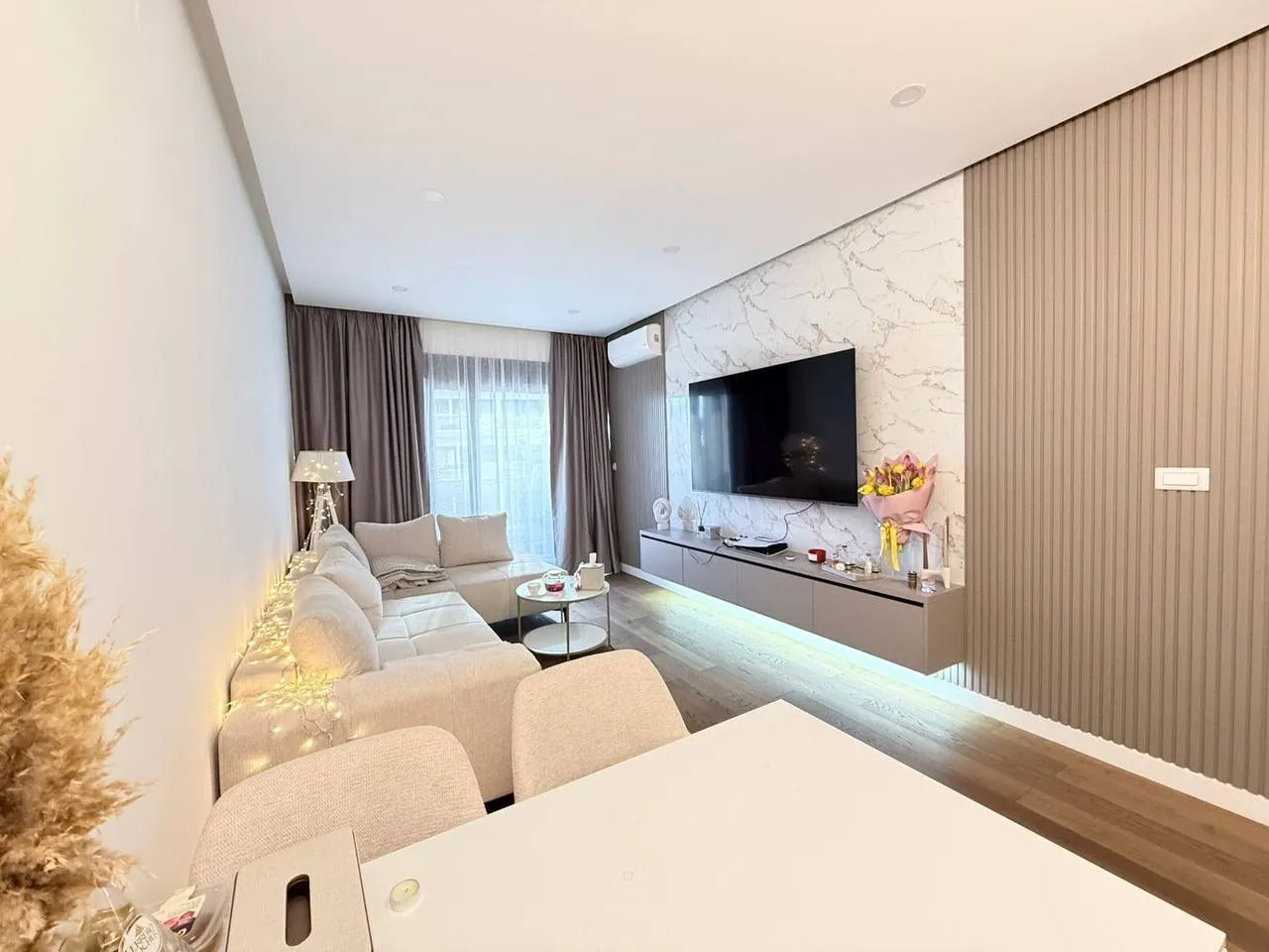 Prodaja, jednosoban stan, 65m², Soho City, Bar