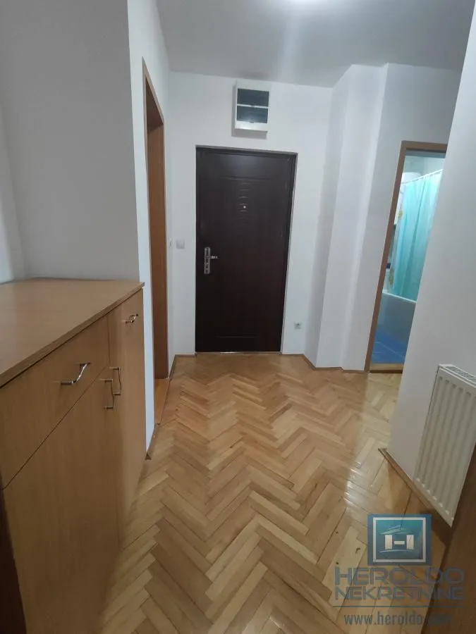 Izdavanje, trosoban stan, 71m², Centar, Jagodina
