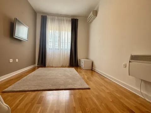 Izdavanje, dvosoban stan, 90m², Preko Morače, Podgorica - image 9