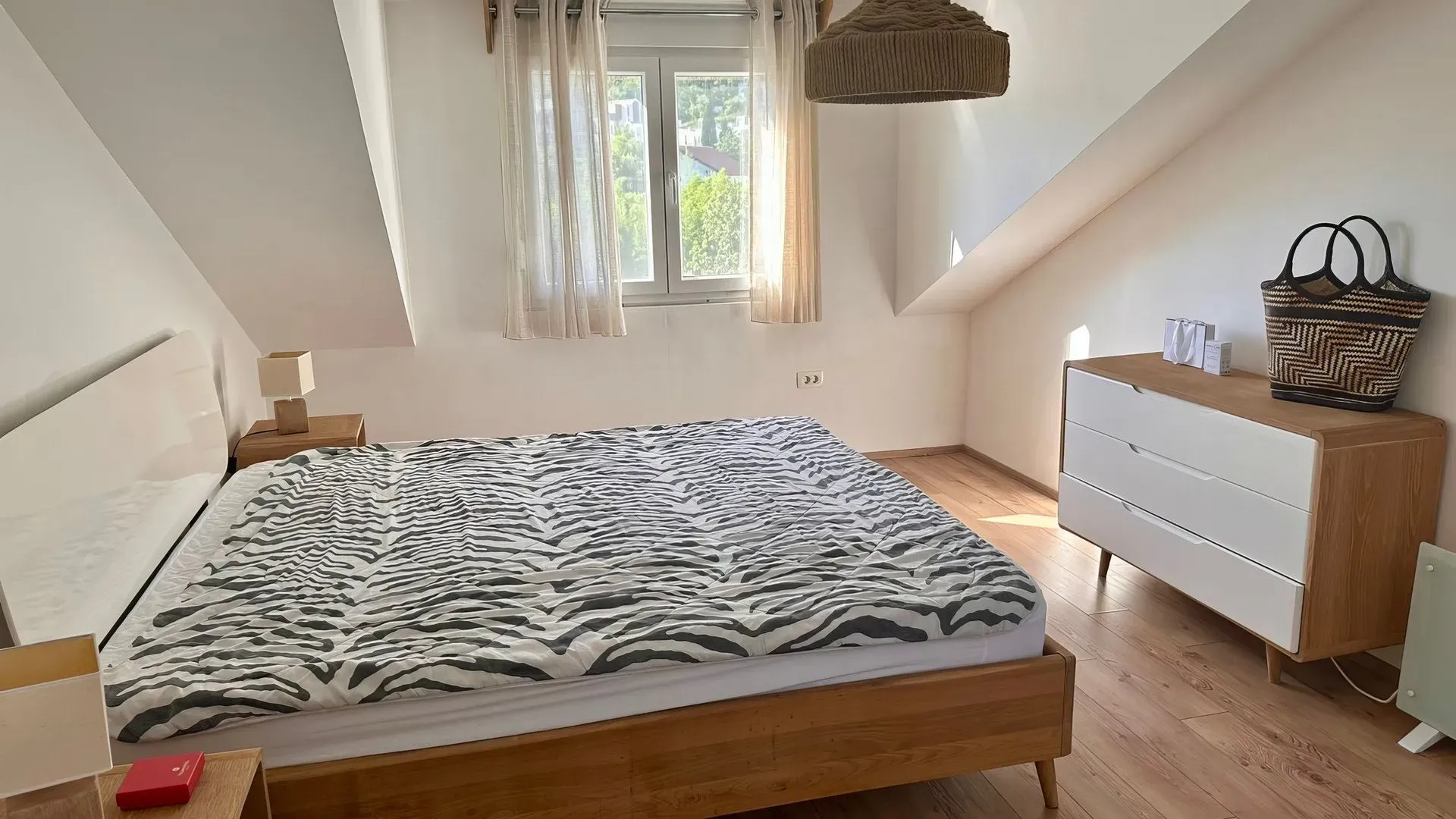 Izdavanje, dvosoban stan, 85m², Seljanovo, Tivat