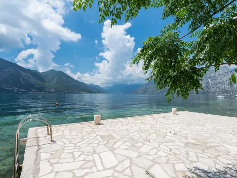 Sale, house, 365m², Dobrota, Kotor - image 2