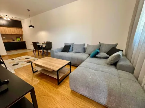 Spacious living room connected with the dining area and kitchen. - image 3