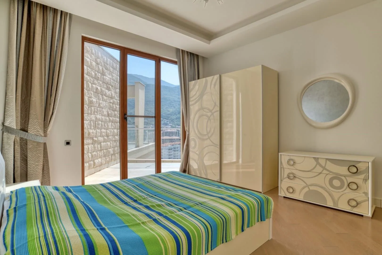 Sale, four bedroom apartment, 199m², Bečići, Budva