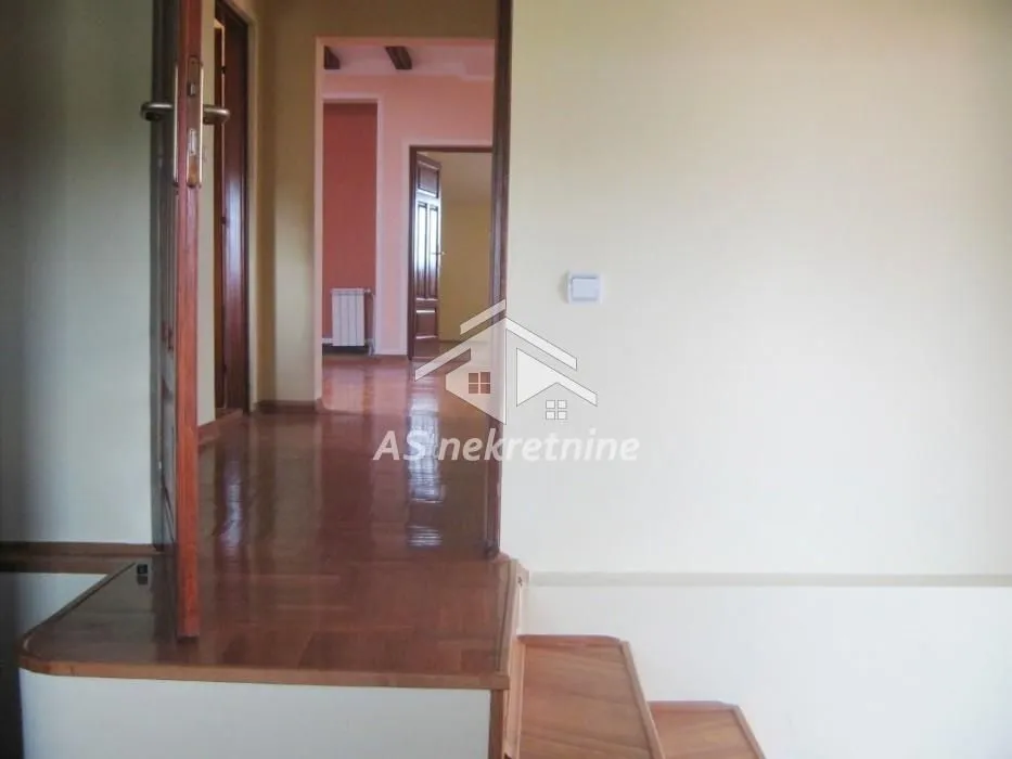 Izdavanje, stan, 200m², Savski Venac, Beograd