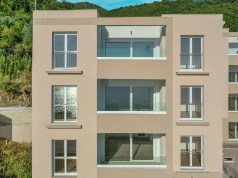 Prodaja, stan, 66m², Tivat, Crna Gora - image 4