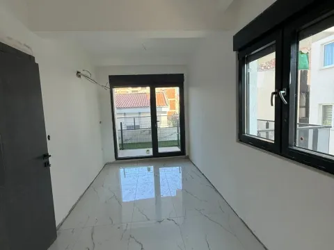 Sale, two bedroom apartment, 77m², Dobra Voda, Budva - image 6