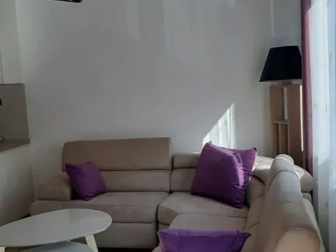 Izdavanje, dvosoban stan, 64m², Blok 9, Podgorica - image 25