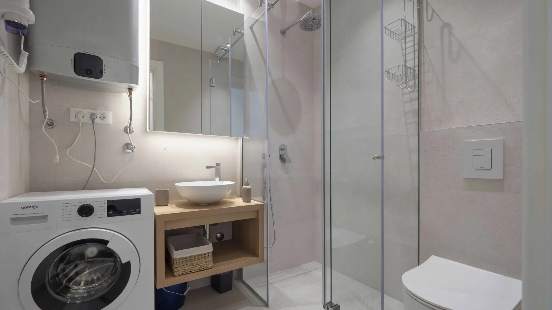 Izdavanje, jednosoban stan, 56m², Gospoština, Budva