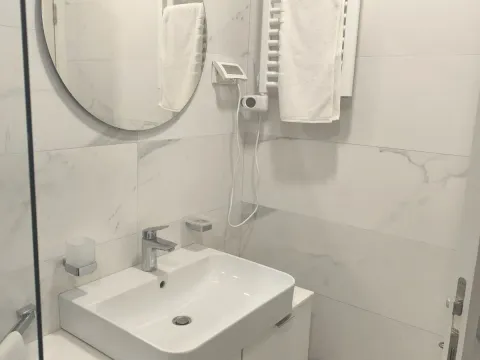 Izdavanje, dvosoban stan, 70m², Central Point, Podgorica - image 12