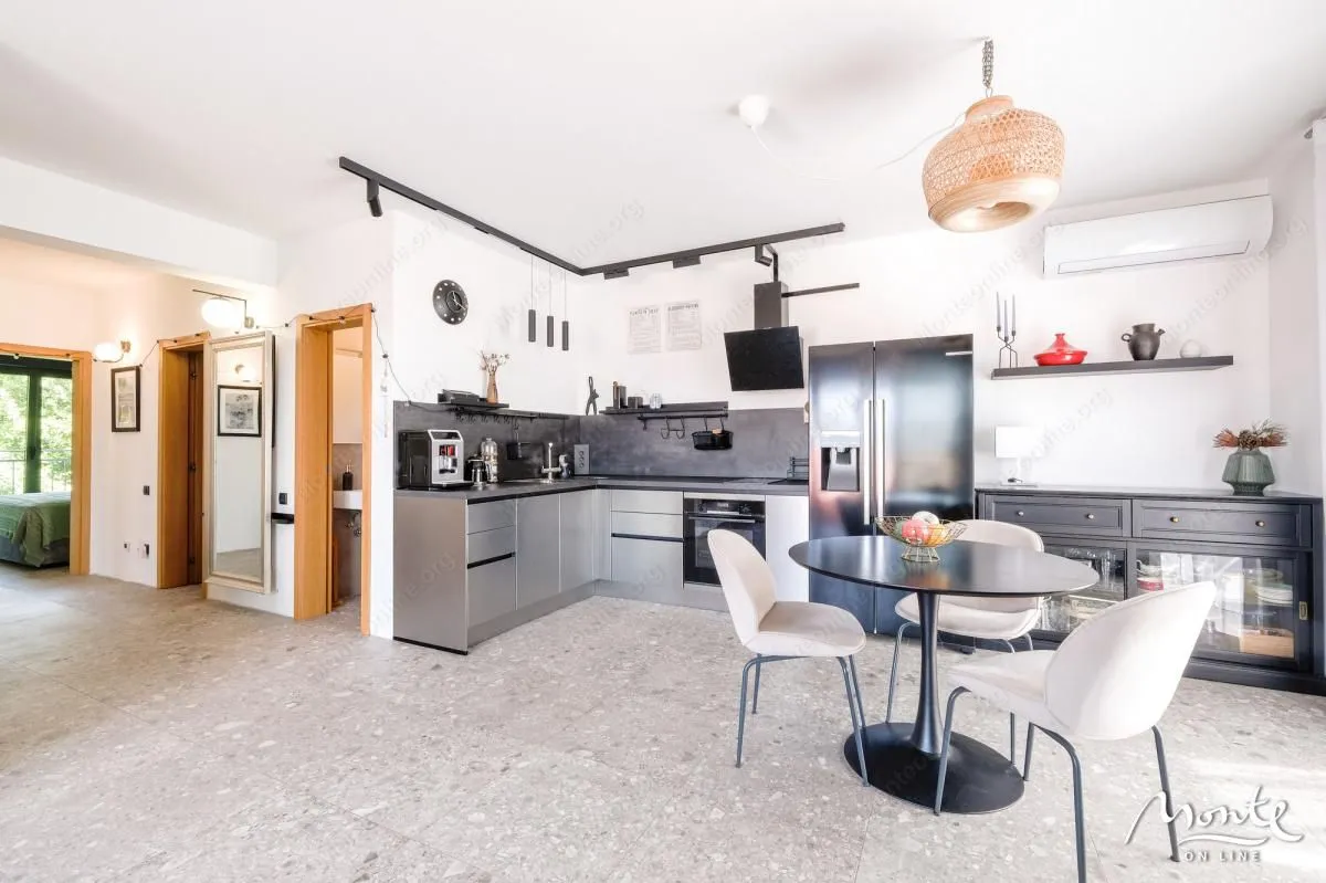 Sale, three bedroom apartment, 77m², Centar, Tivat
