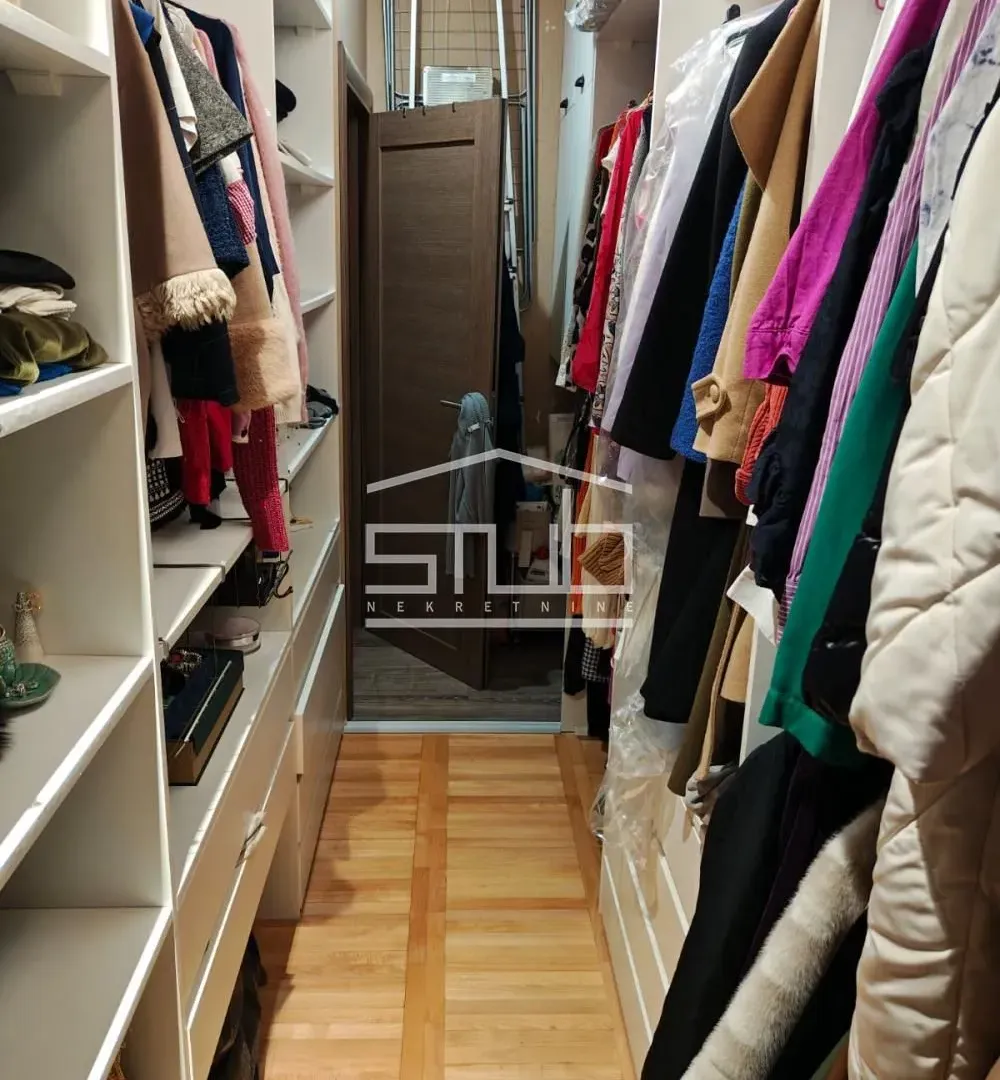 Prodaja, trosoban stan, 70m², Senjak, Beograd