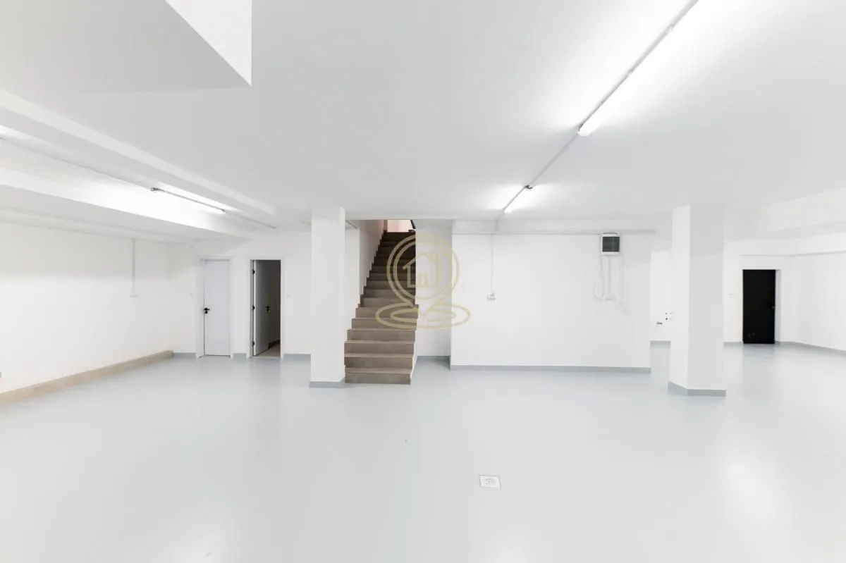Izdavanje, poslovni prostor, 340m², Telep, Novi Sad Sve Podlokacije