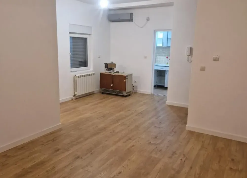 Izdavanje, dvosoban stan, 52m², Zeleno Brdo, Zvezdara Sve Podlokacije