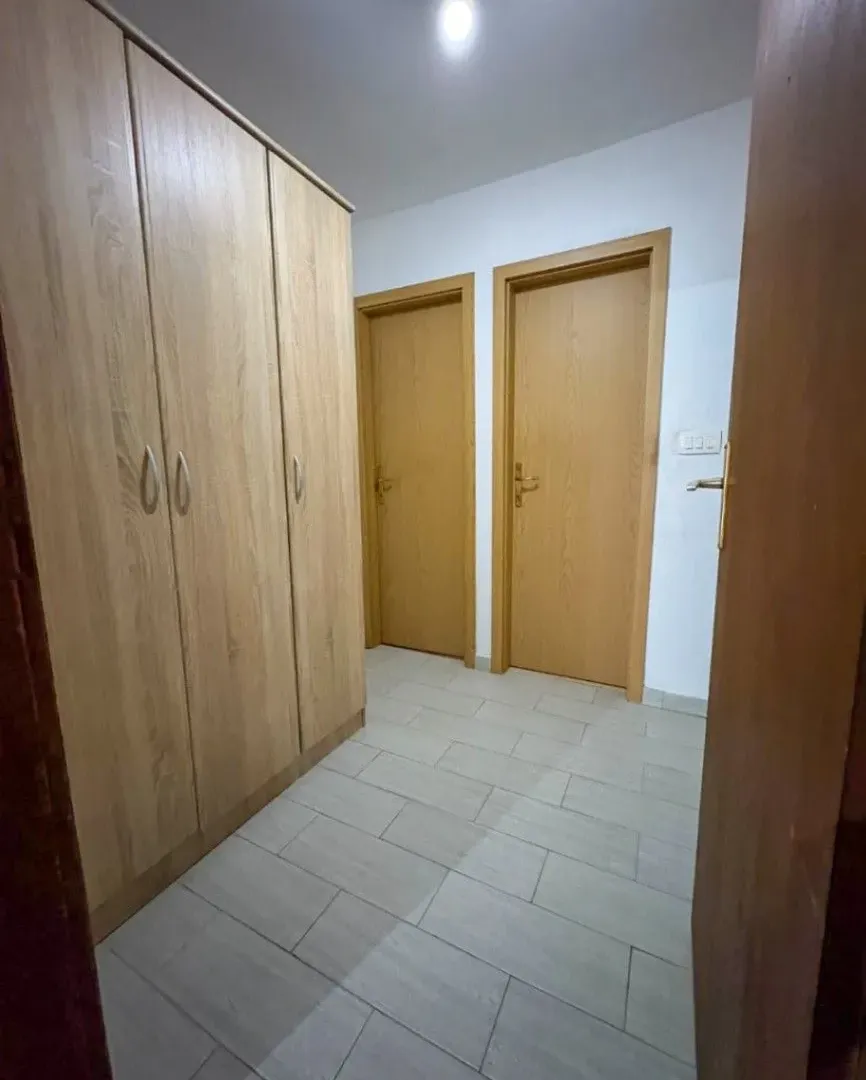 Izdavanje, jednosoban stan, 45m², Zagorič, Podgorica