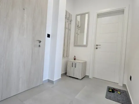 Izdavanje, dvosoban stan, 80m², Gorica C, Podgorica - image 11