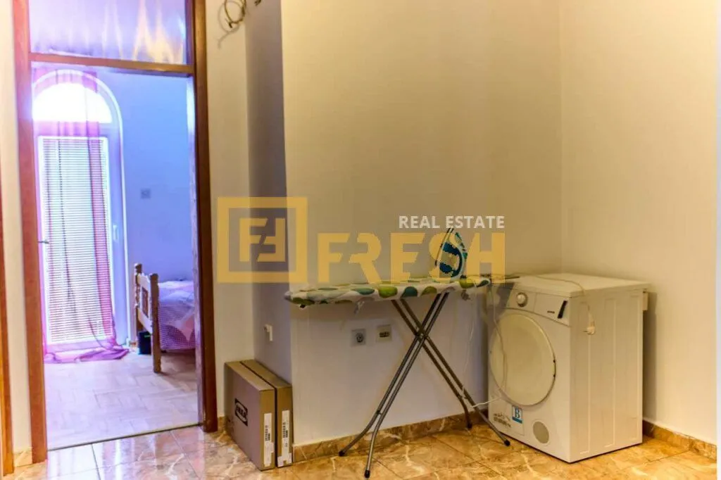 Izdavanje, kuća, 160m², Tološi, Podgorica